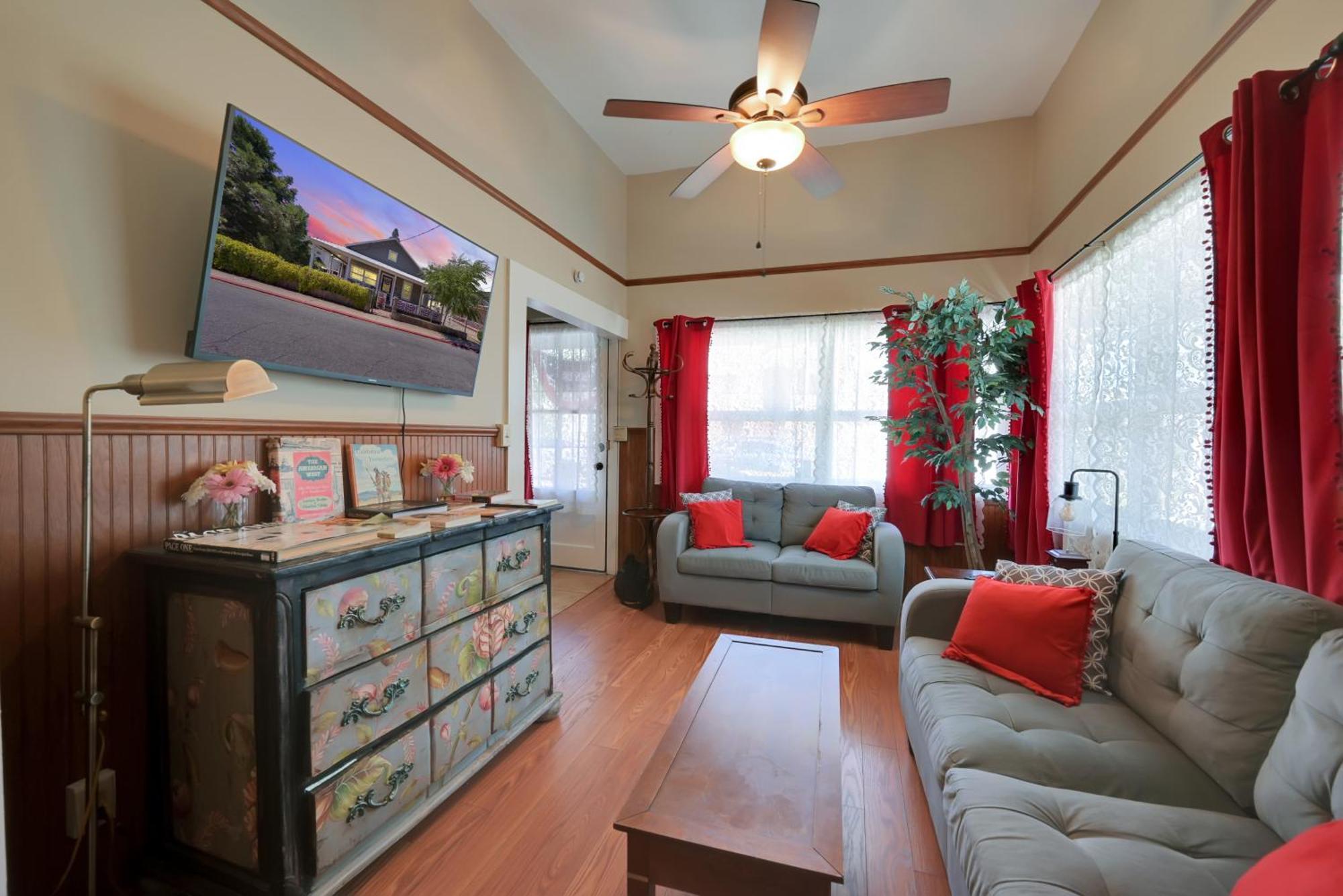Spacious Downtown Jackson Retreat- Historic Hangout 外观 照片