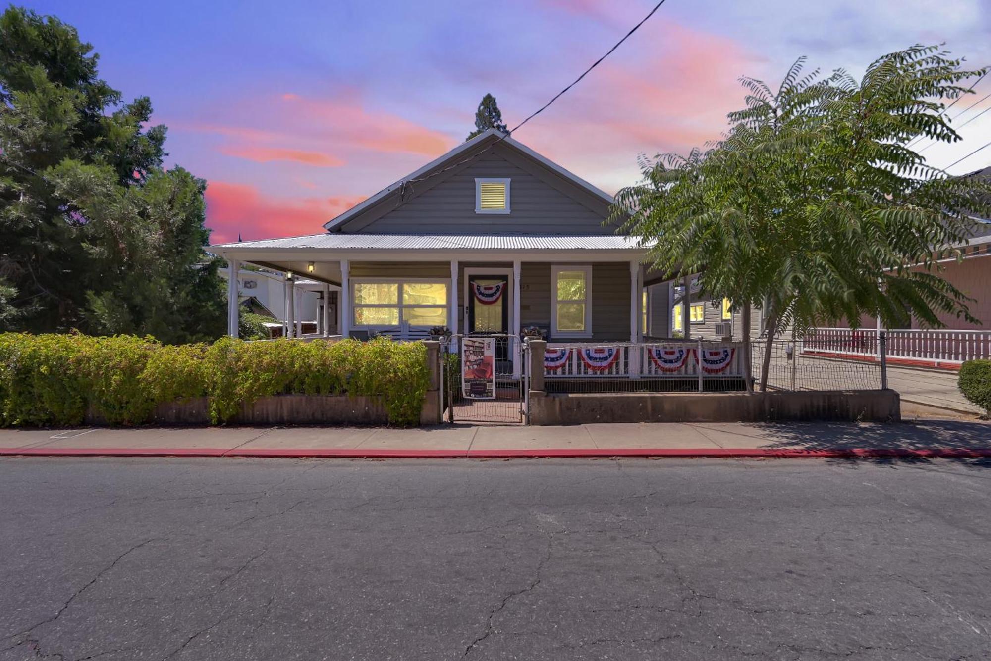 Spacious Downtown Jackson Retreat- Historic Hangout 外观 照片
